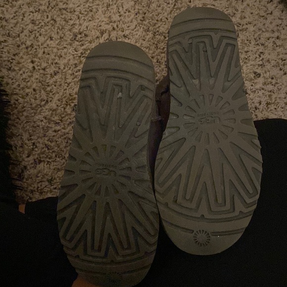 Grey Ugg’s - Picture 3 of 4